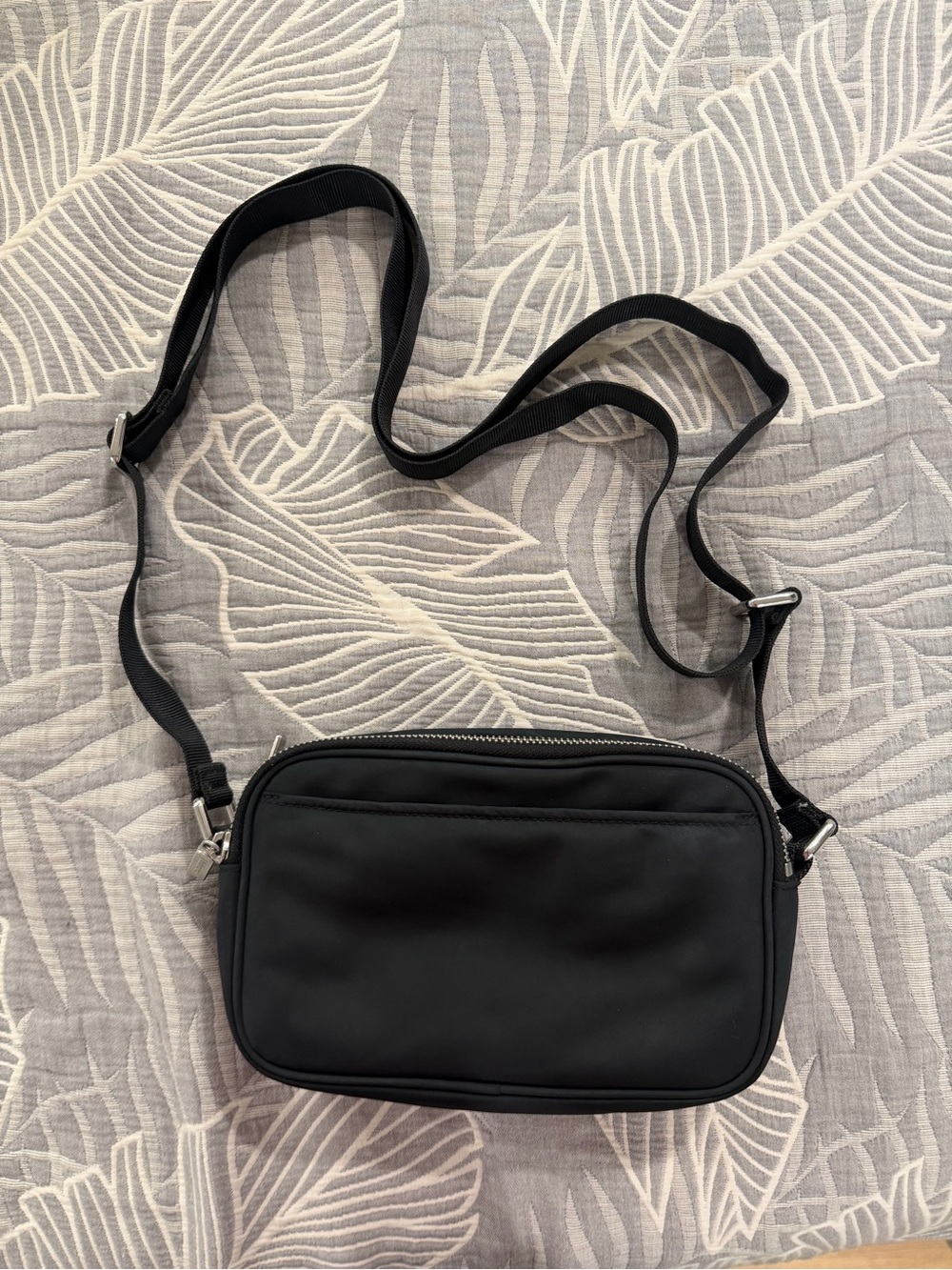 Lululemon Crossbody Camera Bag Black 2L - Picture 3 of 5